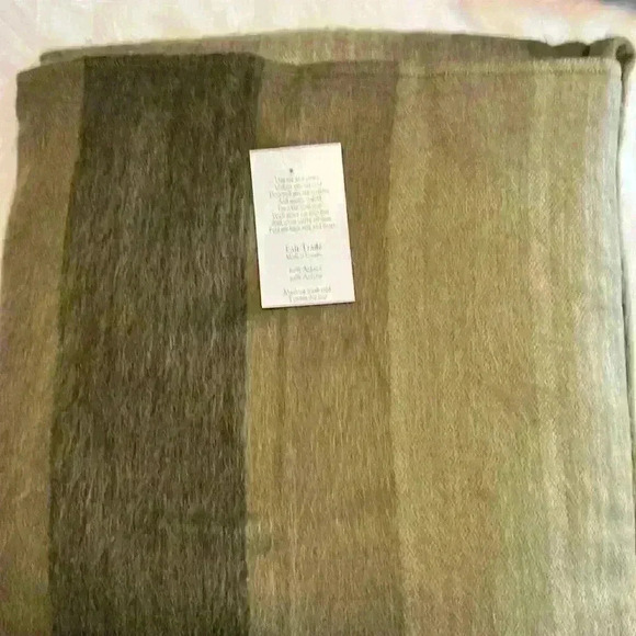 Beautiful Alpaca pillow/throw.   Oversized throw with pocket - Picture 2 of 5